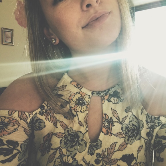 Meet your Posher, Amanda - Picture 2 of 3